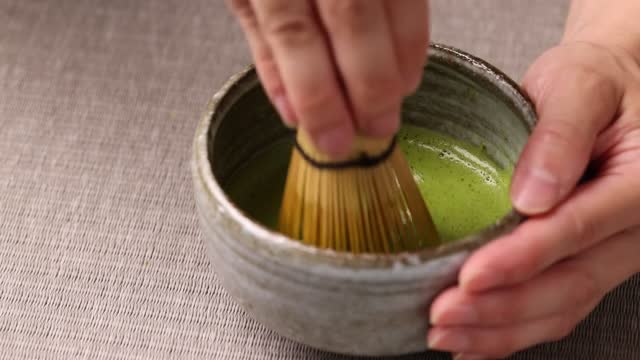 お茶をたてる手元の動画｜無料の動画素材サイト「動画AC」