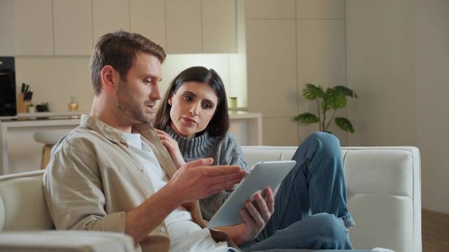 Arabic couple 1  - Free Video Material Site｜videoAC