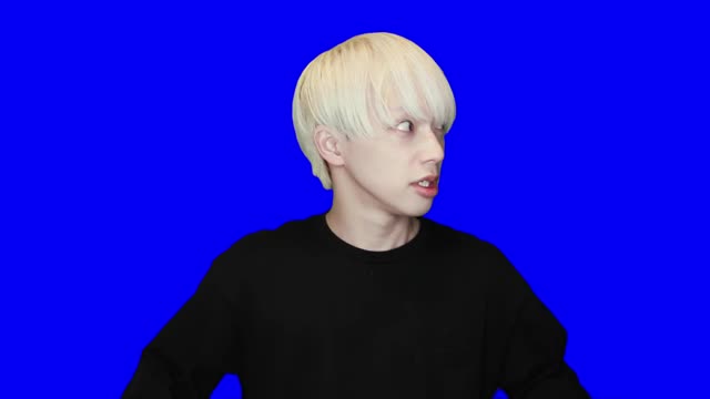 見回す男性（ブルーバック）の動画｜無料の動画素材サイト「動画AC」