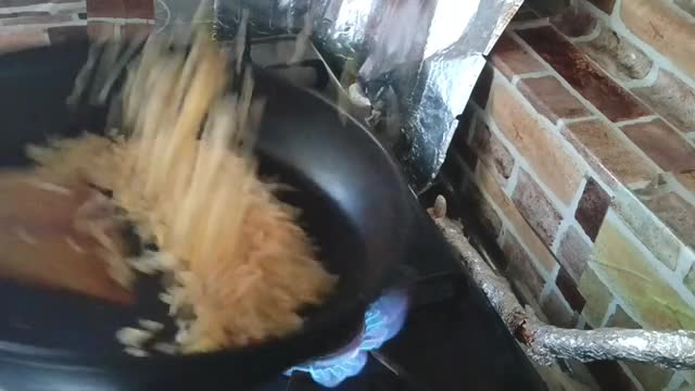 焼き飯作るところの動画|無料の動画素材サイト「動画AC」
