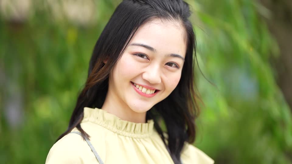 笑顔の女性の動画 無料の動画素材サイト 動画ac