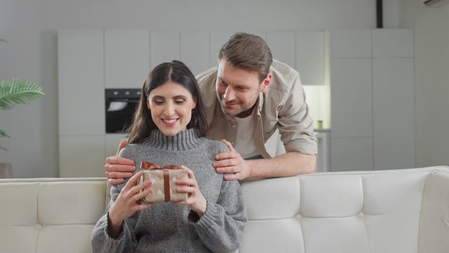 Arabic couple slow 15  - Free Video Material Site｜videoAC