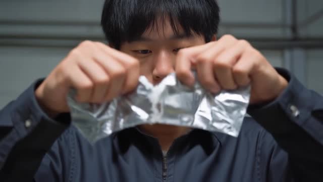 紙を破くの動画|無料の動画素材サイト「動画AC」